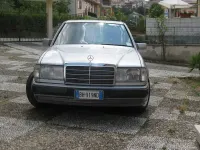 Usata Mercedes E200 122 CV (89 kW) 1992 Argento Berlina