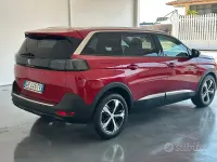 Usata Peugeot 5008 Allure 131 CV (96 kW) 2022 Rosso SUV