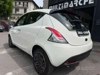Usata Lancia Ypsilon Gold 69 CV (50 kW) 2023 Bianco Utilitaria