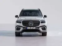 Nuova Mercedes GLS600 Maybach 557 CV (409 kW) 2026 Argento SUV