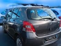 Usata Toyota Yaris Sol 90 CV (66 kW) 2010 Grigio Utilitaria