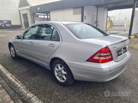 Usata Mercedes C220 Elegance 115 CV (84 kW) 2002 Grigio Berlina