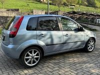 Usata Ford Fiesta Ghia 68 CV (50 kW) 2005 Blu Utilitaria