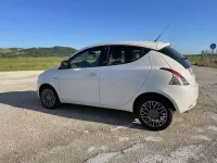 Usata Lancia Ypsilon Silver 69 CV (50 kW) 2016 Bianco Utilitaria
