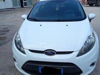 Usata Ford Fiesta 97 CV (71 kW) 2012 Bianco Utilitaria