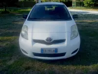 Usata Toyota Yaris 90 CV (66 kW) 2010 Bianco Utilitaria