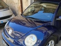 Usata VW New Beetle 101 CV (74 kW) 2005 Blu Utilitaria