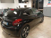 Usata Peugeot 208 GT-line 110 CV (80 kW) 2017 Nero Utilitaria