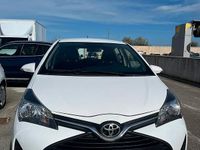 Usata Toyota Yaris Lounge 90 CV (66 kW) 2016 Bianco Berlina