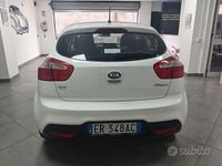 Usata Kia Rio Active 75 CV (55 kW) 2013 Bianco Berlina