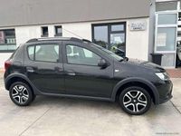 Usata Dacia Sandero Stepway 90 CV (66 kW) 2017 Nero Berlina