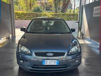 Usata Ford Focus 100 CV (73 kW) 2006 Blu Utilitaria