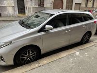 Usata Toyota Auris Hybrid Active 99 CV (72 kW) 2014 Grigio Station wagon