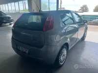 Usado Fiat Grande Punto Dynamic 65 HP (47 kW) 2006 Cinzento Citadino