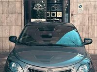 Usata Lancia Ypsilon Gold 71 CV (52 kW) 2023 Grigio pietra metallizzato Utilitaria