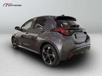 Nuova Toyota Yaris Hybrid Lounge 131 CV (96 kW) 2026 Dark grey met Berlina