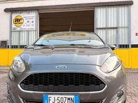 Usata Ford Fiesta 95 CV (69 kW) 2017 Grigio Utilitaria