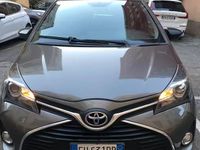 Usata Toyota Yaris Lounge 90 CV (66 kW) 2017 Grigio Berlina