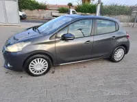 Usata Peugeot 208 Active 68 CV (50 kW) 2013 Grigio Utilitaria