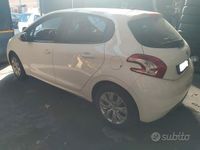 Usata Peugeot 208 68 CV (50 kW) 2013 Bianco Utilitaria
