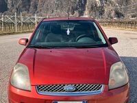 Usata Ford Fiesta Titanium 68 CV (50 kW) 2008 Rosso Utilitaria