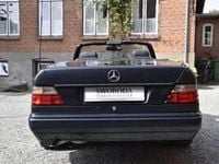 Usata Mercedes E200 136 CV (100 kW) 1997 Blu Cabrio