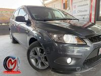 Usado Ford Focus Titanium 90 HP (66 kW) 2009 Cinzento Sedan