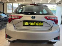 Usata Toyota Yaris Hybrid Lounge 73 CV (53 kW) 2019 Argento Berlina