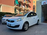 Usata Kia Venga 90 CV (66 kW) 2013 Bianco Utilitaria