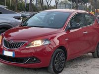 Usata Lancia Ypsilon Gold 70 CV (51 kW) 2022 Rosso Utilitaria