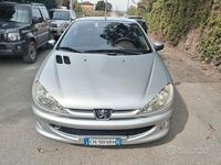 Usata Peugeot 206 CC 109 CV (80 kW) 2003 Grigio Cabrio