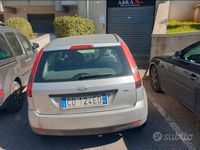 Usata Ford Fiesta 68 CV (50 kW) 2002 Grigio Utilitaria