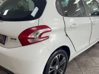 Usata Peugeot 208 Active 82 CV (60 kW) 2014 Bianco Utilitaria