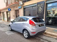 Usata Ford Fiesta Titanium 71 CV (52 kW) 2012 Viola Berlina