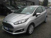 Usata Ford Fiesta 75 CV (55 kW) 2015 Argento Berlina