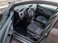 Usata Toyota Yaris Hybrid 73 CV (53 kW) 2018 Gray Utilitaria