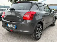 Usado Suzuki Swift 83 CV (61 kW) 2021 Gris Utilitario