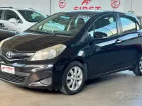 Usata Toyota Yaris Lounge 90 CV (66 kW) 2013 Nero Utilitaria