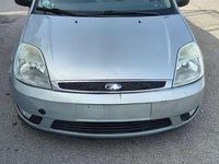 Usata Ford Fiesta Ghia 69 CV (50 kW) 2004 Grigio Utilitaria