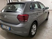 Usata VW Polo Comfortline 95 CV (69 kW) 2018 Grigio Berlina