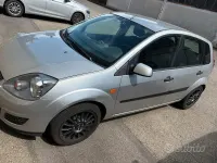 Usata Ford Fiesta 75 CV (55 kW) 2006 Grigio Utilitaria