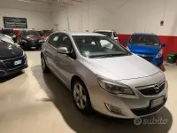 Käytetty Opel Astra 140 HP (102 kW) 2010 Harmaa Sedan