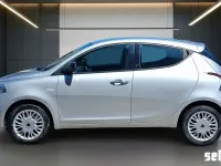 Usata Lancia Ypsilon Gold 95 CV (69 kW) 2017 Argento riflesso Utilitaria