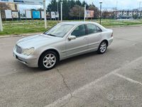 Usata Mercedes C220 Elegance 143 CV (105 kW) 2004 Argento Berlina