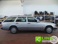 Usata Mercedes 200 136 CV (100 kW) 1993 Argento Station wagon