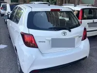 Usata Toyota Yaris Cool 69 CV (50 kW) 2015 Bianco Utilitaria