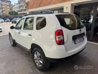 Usata Dacia Duster Lauréate 114 CV (83 kW) 2017 Rosso SUV
