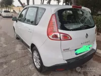 Usata Renault Scénic III 110 CV (80 kW) 2011 Bianco Monovolume