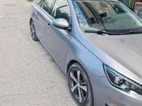 Usado Peugeot 308 116 CV (85 kW) 2016 Gris Familiar