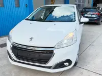 Gebraucht Peugeot 208 Active 75 PS (55 kW) 2018 Weiß Kleinwagen